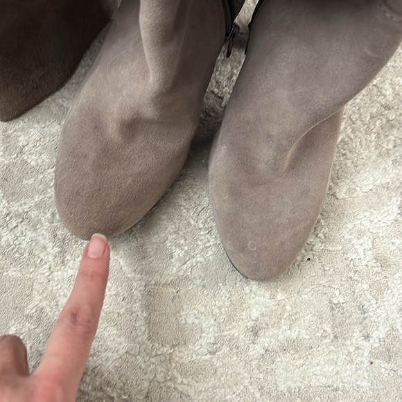 Good condition on right boot some discoloration ( not much visible see pics) - Picture 6 of 6